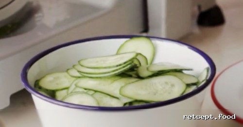 Фото приготовления рецепта: Быстрые маринованные огурцы с тмином - шаг №1