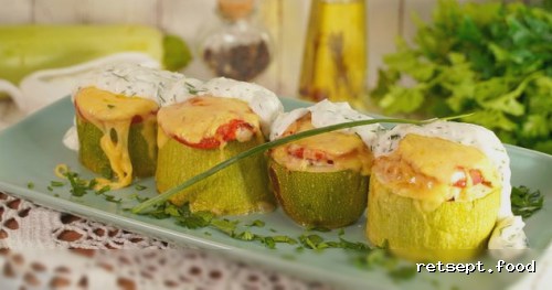 Фото приготовления рецепта: Фаршированные кабачки-бочонки с курицей и помидорами - шаг №15