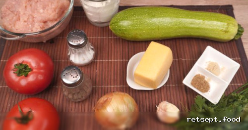 Фото приготовления рецепта: Фаршированные кабачки-бочонки с курицей и помидорами - шаг №1