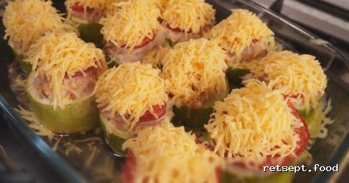 Фото приготовления рецепта: Фаршированные кабачки-бочонки с курицей и помидорами - шаг №11