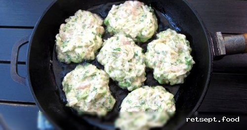 Фото приготовления рецепта: Кабачково-картофельные котлеты с курицей - шаг №15