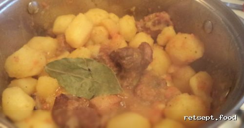 Фото приготовления рецепта: Картофель тушеный с мясом - шаг №10