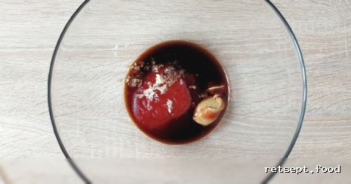 Фото приготовления рецепта: Куриные крылышки в томатно-соевом маринаде с горчицей (в духовке) - шаг №3