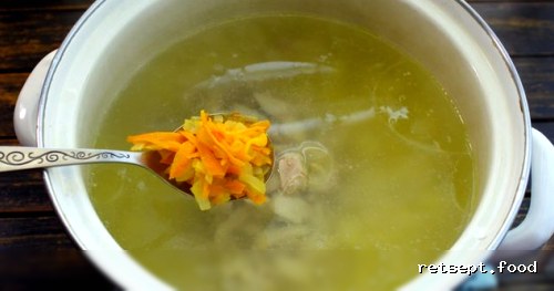 Фото приготовления рецепта: Куриный суп с чесночными галушками - шаг №24