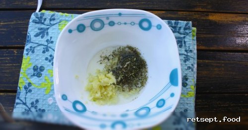 Фото приготовления рецепта: Куриный суп с чесночными галушками - шаг №14