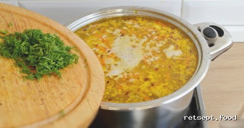 Фото приготовления рецепта: Куриный суп с консервированным горошком и яйцом - шаг №15