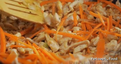 Фото приготовления рецепта: Лапша удон с курицей и овощами в соусе терияки - шаг №8