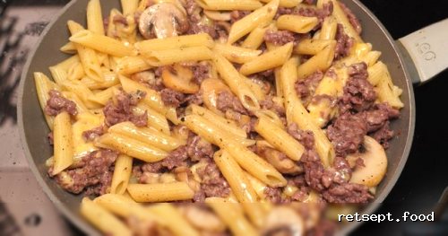 Фото приготовления рецепта: Макароны с фаршем, грибами и сыром - шаг №12