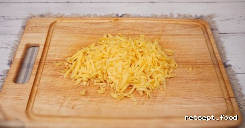 Фото приготовления рецепта: Макароны с фаршем, грибами и сыром - шаг №9