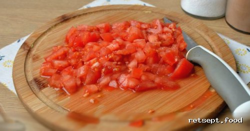 Фото приготовления рецепта: Макароны с копчёными колбасками в томатно-сливочном соусе - шаг №6
