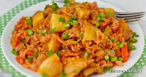 Фото приготовления рецепта: Рагу с капустой, картошкой и тушёнкой - шаг №14