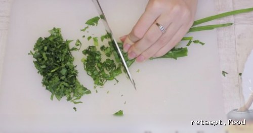 Фото приготовления рецепта: Рубленые куриные котлеты с сыром - шаг №2