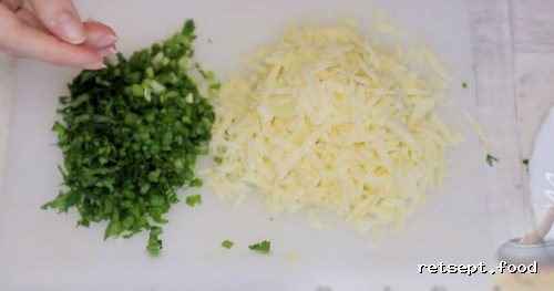 Фото приготовления рецепта: Рубленые куриные котлеты с сыром - шаг №3