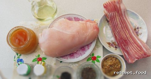 Фото приготовления рецепта: Рулетики из куриного филе в беконе - шаг №1