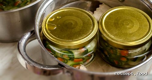 Фото приготовления рецепта: Рулетики из огурцов со сладким перцем (на зиму) - шаг №14