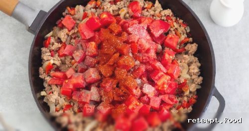 Фото приготовления рецепта: Шакшука с мясным фаршем - шаг №6