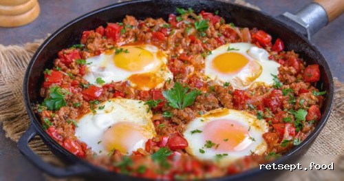 Фото приготовления рецепта: Шакшука с мясным фаршем - шаг №10