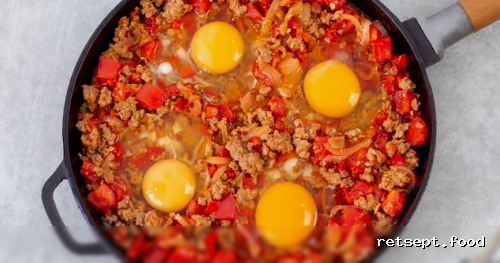 Фото приготовления рецепта: Шакшука с мясным фаршем - шаг №8