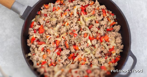 Фото приготовления рецепта: Шакшука с мясным фаршем - шаг №5