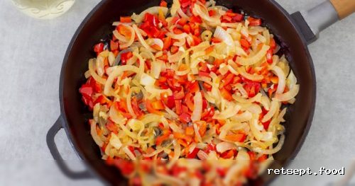 Фото приготовления рецепта: Шакшука с мясным фаршем - шаг №3
