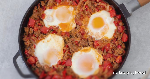Фото приготовления рецепта: Шакшука с мясным фаршем - шаг №9