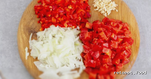 Фото приготовления рецепта: Шакшука с мясным фаршем - шаг №2