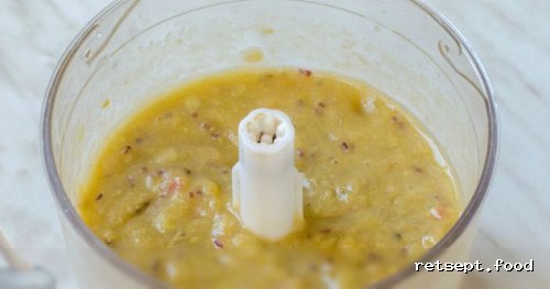 Фото приготовления рецепта: Соус из крыжовника с чесноком, мятой и петрушкой (на зиму) - шаг №5