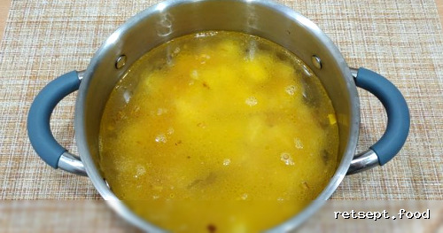 Фото приготовления рецепта: Суп с мясными фрикадельками и сливками - шаг №6