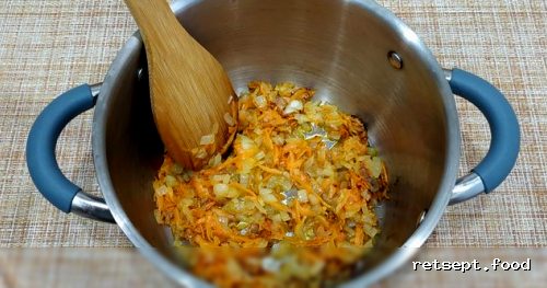 Фото приготовления рецепта: Суп с мясными фрикадельками и сливками - шаг №3