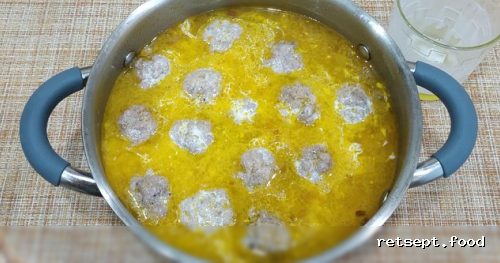 Фото приготовления рецепта: Суп с мясными фрикадельками и сливками - шаг №13