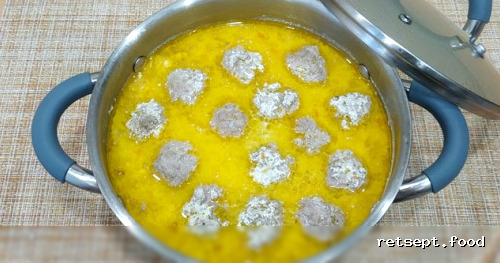 Фото приготовления рецепта: Суп с мясными фрикадельками и сливками - шаг №14