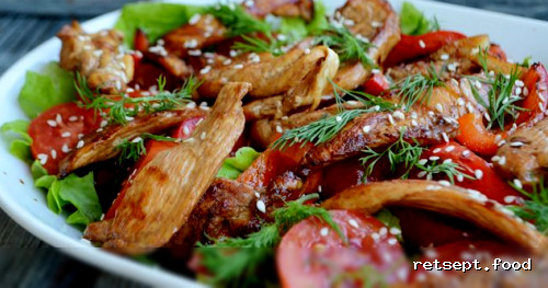 Фото приготовления рецепта: Тёплый салат с курицей, сладким перцем и помидорами - шаг №13