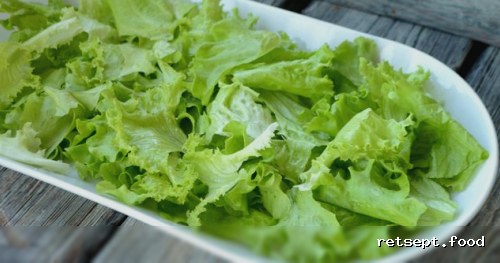 Фото приготовления рецепта: Тёплый салат с курицей, сладким перцем и помидорами - шаг №8