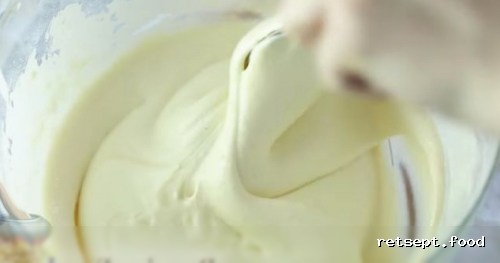 Фото приготовления рецепта: Торт "Медовик" за 15 минут - шаг №3