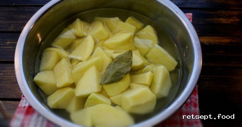 Фото приготовления рецепта: Трубочки из лаваша с картошкой и сыром (на сковороде) - шаг №2