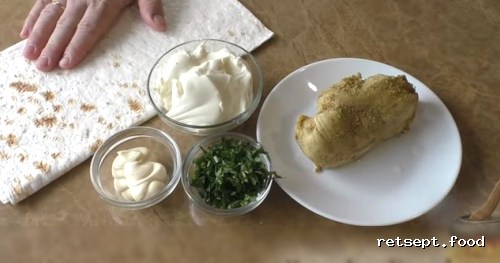 Фото приготовления рецепта: Закуска из лаваша с курицей и плавленым сыром - шаг №1