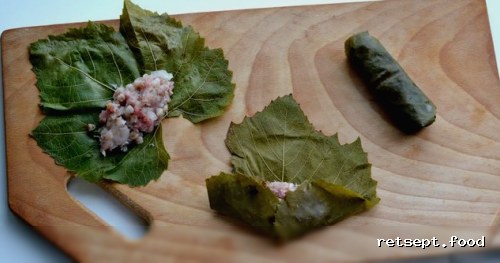 Фото приготовления рецепта: Долма с рыбным фаршем и гречкой, в томатном соусе - шаг №7