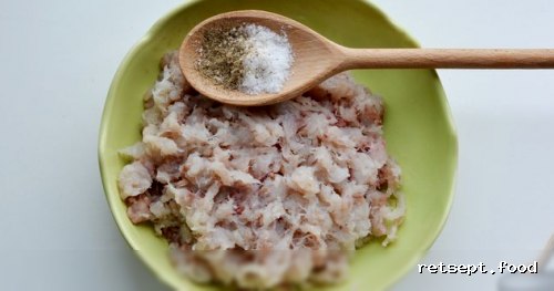 Фото приготовления рецепта: Долма с рыбным фаршем и гречкой, в томатном соусе - шаг №4