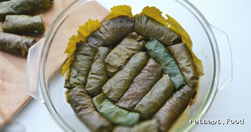 Фото приготовления рецепта: Долма с рыбным фаршем и гречкой, в томатном соусе - шаг №9