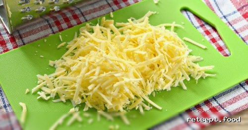 Фото приготовления рецепта: Хрустящий салат с ананасами и курицей - шаг №7