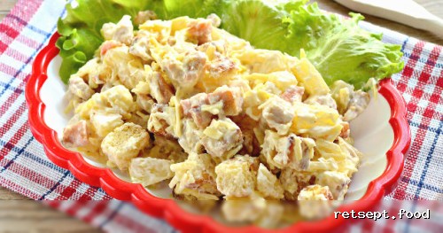 Фото приготовления рецепта: Хрустящий салат с ананасами и курицей - шаг №10