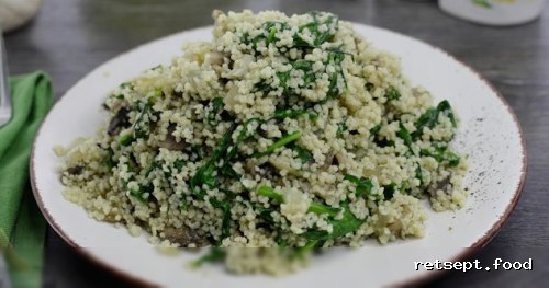 Фото приготовления рецепта: Кускус с грибами и шпинатом - шаг №17