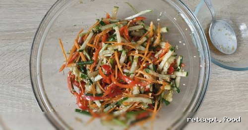 Фото приготовления рецепта: Овощной салат с кунжутом, по-корейски - шаг №14