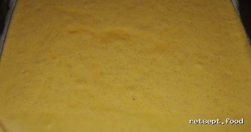 Фото приготовления рецепта: Ревани (сладкий пирог с сиропом, из манной крупы, муки и яиц) - шаг №13