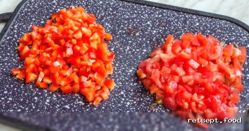 Фото приготовления рецепта: Рыба, запечённая с овощами в виноградных листьях - шаг №10