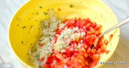 Фото приготовления рецепта: Рыба, запечённая с овощами в виноградных листьях - шаг №13