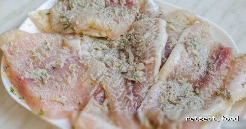 Фото приготовления рецепта: Рыба, запечённая с овощами в виноградных листьях - шаг №12