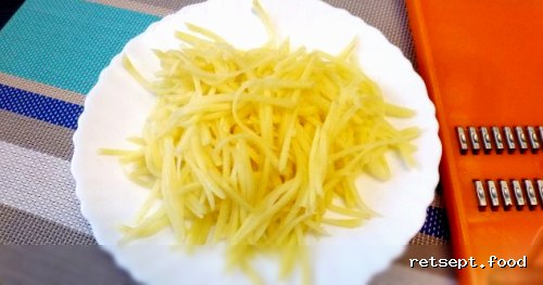 Фото приготовления рецепта: Салат "Гнездо глухаря" с курицей - шаг №2