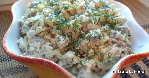 Фото приготовления рецепта: Салат мясной с сыром и яйцом - шаг №13