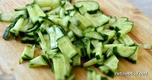 Фото приготовления рецепта: Салат с копчёной курицей - шаг №3